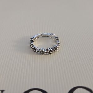 🔷️ Silver Floral Ring Size 4 NWT